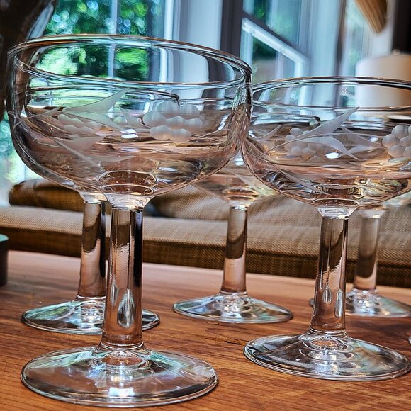 Set of 8 Vintage Etched Floral Champagne Coupe Glasses – Elegant Stemware 4.25" - Picture 4 of 12